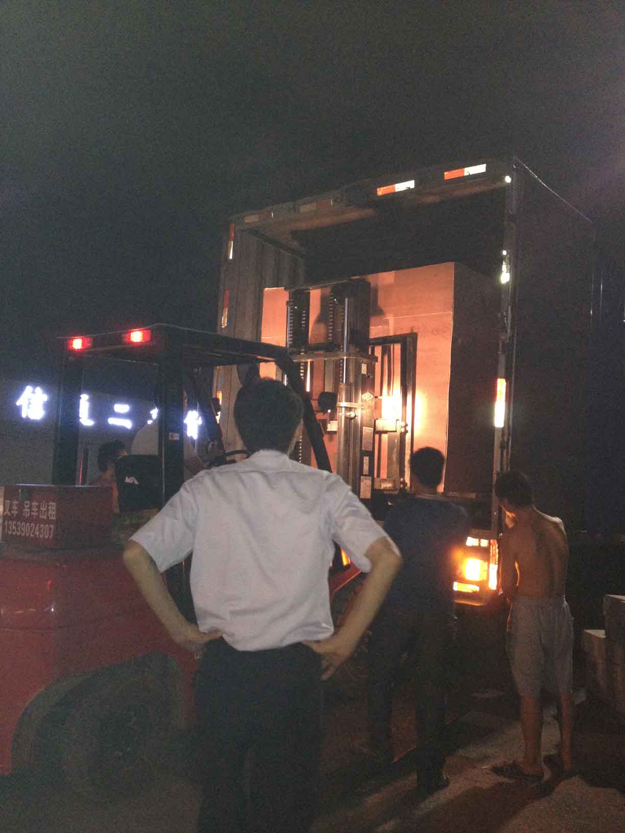 浩能機(jī)械手打包出貨